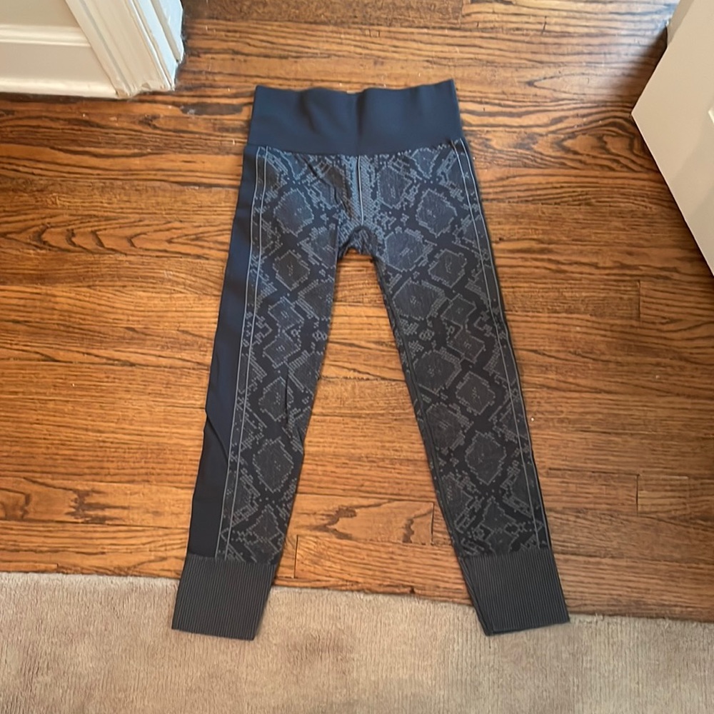 Thick Snake Print Leggings